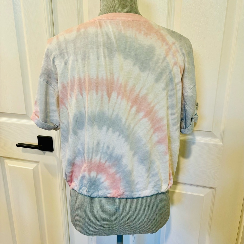 American Eagle Women’s Cropped Tie Dye Shirt SIZE LARGE - Picture 2 of 4